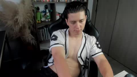 Snapshot of wolker_allan chatting on 10-25-25, 12:02 wolker_allan online show from 10-25-25, 12:02