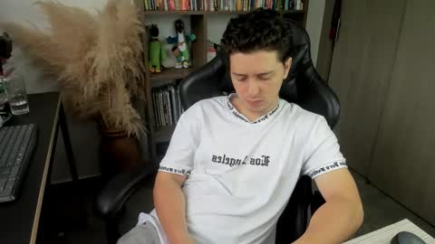 Snapshot of wolker_allan chatting on 10-31-25, 01:45 wolker_allan online show from 10-31-25, 01:45