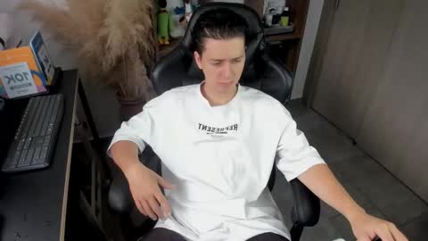 Snapshot of wolker_allan chatting on 11-03-25, 02:40 wolker_allan online show from 11-03-25, 02:40