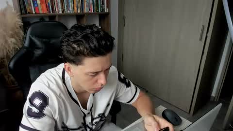 Snapshot of wolker_allan chatting on 11-16-25, 01:06 wolker_allan online show from 11-16-25, 01:06