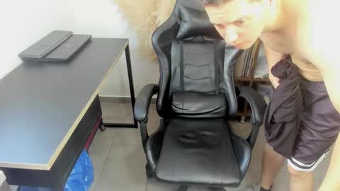 Snapshot of wolker_allan chatting on 11-25-25, 05:57 wolker_allan online show from 11-25-25, 05:57