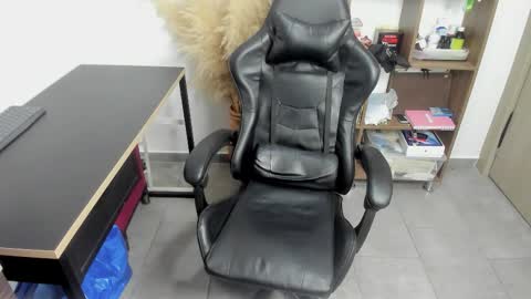 Snapshot of wolker_allan chatting on 12-01-25, 10:48 wolker_allan online show from 12-01-25, 10:48