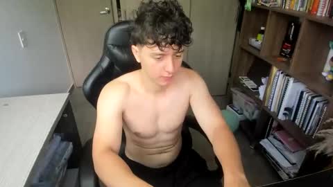 Snapshot of wolker_allan chatting on 12-17-25, 04:02 wolker_allan online show from 12-17-25, 04:02