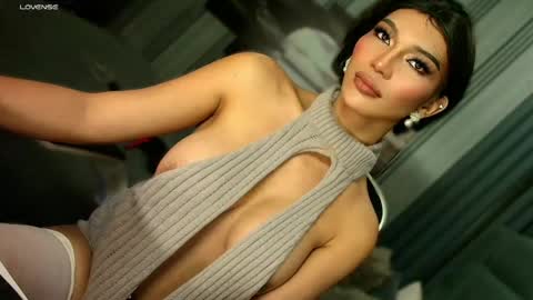 Snapshot of womanofyourdesire_ts chatting on 05-08-26, 07:14 Julia online show from 05-08-26, 07:14