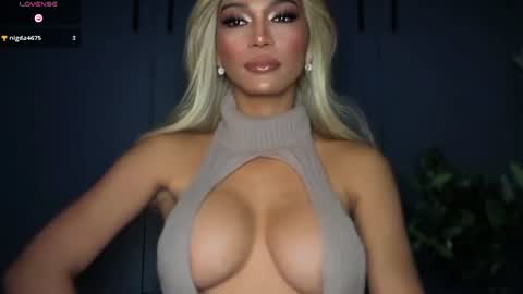 Snapshot of womanofyourdesire_ts chatting on 06-20-26, 10:56 Julia online show from 06-20-26, 10:56