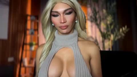 Snapshot of womanofyourdesire_ts chatting on 06-22-26, 03:25 Julia online show from 06-22-26, 03:25