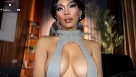 Snapshot of womanofyourdesire_ts chatting on 06-23-26, 02:42 Julia online show from 06-23-26, 02:42