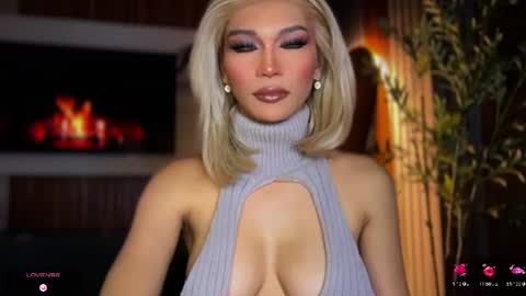 Snapshot of womanofyourdesire_ts chatting on 07-24-26, 03:04 Julia online show from 07-24-26, 03:04