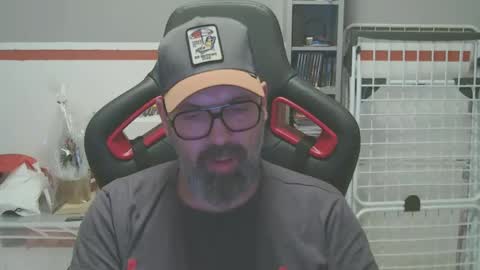 Snapshot of womenizzeer chatting on 12-03-24, 03:44 Adam online show from 12-03-24, 03:44