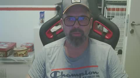 Snapshot of womenizzeer chatting on 12-13-24, 08:41 Adam online show from 12-13-24, 08:41