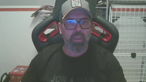 Snapshot of womenizzeer chatting on 02-05-25, 05:09 Adam online show from 02-05-25, 05:09