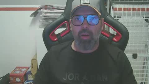 Snapshot of womenizzeer chatting on 02-07-25, 04:46 Adam online show from 02-07-25, 04:46