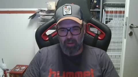 Snapshot of womenizzeer chatting on 02-18-25, 11:08 Adam online show from 02-18-25, 11:08