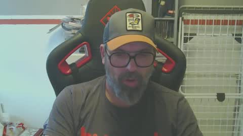 Snapshot of womenizzeer chatting on 02-21-25, 03:32 Adam online show from 02-21-25, 03:32