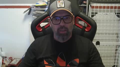 Snapshot of womenizzeer chatting on 02-26-25, 04:35 Adam online show from 02-26-25, 04:35