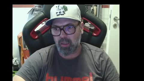 Snapshot of womenizzeer chatting on 09-08-25, 04:28 Adam online show from 09-08-25, 04:28