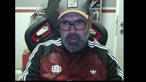 Snapshot of womenizzeer chatting on 09-22-25, 10:12 Adam online show from 09-22-25, 10:12