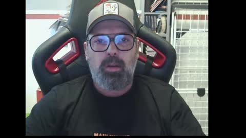 Snapshot of womenizzeer chatting on 09-30-25, 04:12 Adam online show from 09-30-25, 04:12