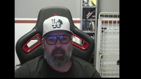 Snapshot of womenizzeer chatting on 10-21-25, 04:19 Adam online show from 10-21-25, 04:19