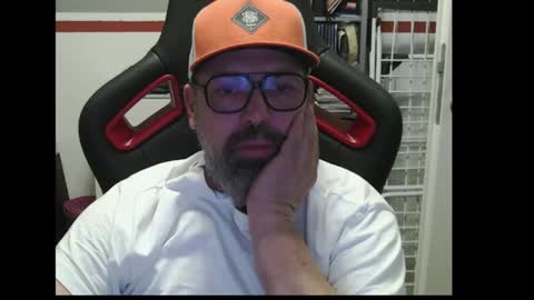 Snapshot of womenizzeer chatting on 11-06-25, 07:09 Adam online show from 11-06-25, 07:09