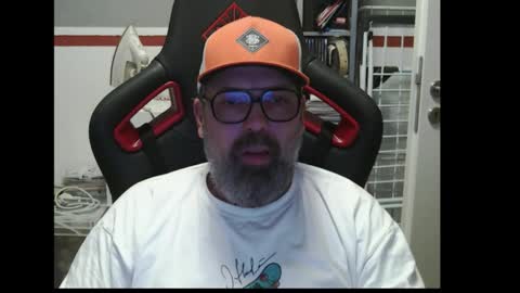 Snapshot of womenizzeer chatting on 11-21-25, 11:03 Adam online show from 11-21-25, 11:03