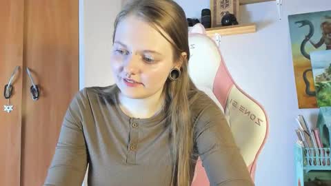 Snapshot of wonderconnie chatting on 10-02-25, 01:29 wonderconnie online show from 10-02-25, 01:29