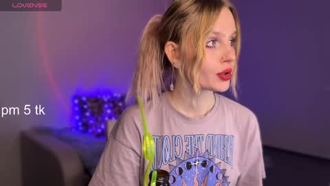 Snapshot of worldofllove chatting on 02-08-25, 07:05 Arnika and Simon online show from 02-08-25, 07:05