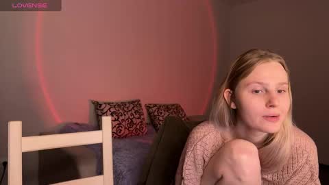 Snapshot of worldofllove chatting on 02-19-25, 04:55 Arnika and Simon online show from 02-19-25, 04:55