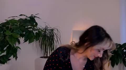 Snapshot of worldsbaby chatting on 09-25-25, 05:00 worldsbaby online show from 09-25-25, 05:00