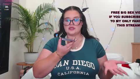 Snapshot of wow_its_kaitlyn chatting on 09-27-25, 09:03 Kaitlyn xx online show from 09-27-25, 09:03