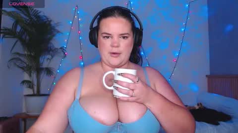 Snapshot of wow_its_kaitlyn chatting on 10-14-25, 11:11 Kaitlyn xx online show from 10-14-25, 11:11