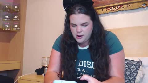 Snapshot of wow_its_kaitlyn chatting on 10-22-25, 12:16 Kaitlyn xx online show from 10-22-25, 12:16