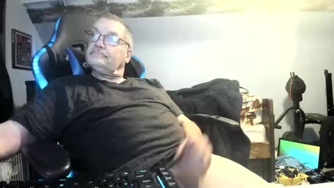 Snapshot of wowsers2022 chatting on 10-25-25, 08:11 wowsers2022 online show from 10-25-25, 08:11