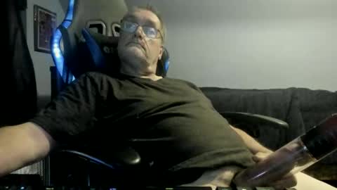 Snapshot of wowsers2022 chatting on 11-11-25, 12:32 wowsers2022 online show from 11-11-25, 12:32