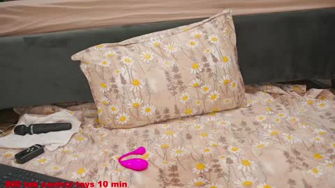 Snapshot of wowsquirt chatting on 02-05-25, 09:36 online show from 02-05-25, 09:36