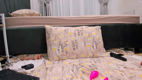 Snapshot of wowsquirt chatting on 02-13-25, 06:41 online show from 02-13-25, 06:41