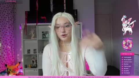 Snapshot of wrenvalentine chatting on 09-21-25, 09:27 Wren Valentine online show from 09-21-25, 09:27