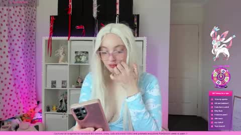 Snapshot of wrenvalentine chatting on 09-25-25, 11:52 Wren Valentine online show from 09-25-25, 11:52
