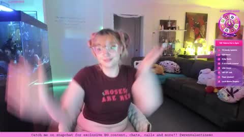 Snapshot of wrenvalentine chatting on 02-11-26, 11:15 Wren Valentine online show from 02-11-26, 11:15