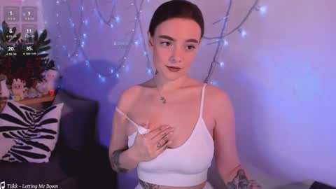 Snapshot of wxiuixw chatting on 02-05-26, 02:33 Sonya online show from 02-05-26, 02:33