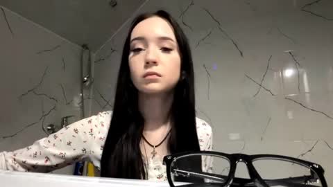 Snapshot of wynellmchorse chatting on 04-07-26, 01:00 Kate online show from 04-07-26, 01:00