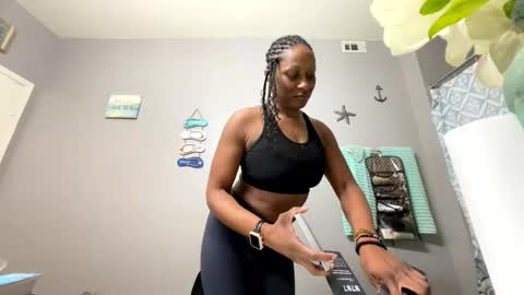 Snapshot of wynterheat chatting on 01-01-25, 05:01 Wynter Heat online show from 01-01-25, 05:01