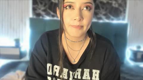 Snapshot of x_adeline_ chatting on 02-25-26, 05:22 Adeline online show from 02-25-26, 05:22