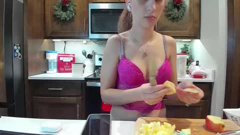 x_buttercup_x online show from 12-04-25, 04:44