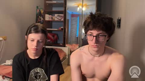 Snapshot of x_files_t chatting on 01-16-26, 09:08 Philipp and Este online show from 01-16-26, 09:08