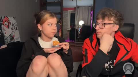 Snapshot of x_files_t chatting on 04-10-26, 07:51 Philipp and Este online show from 04-10-26, 07:51