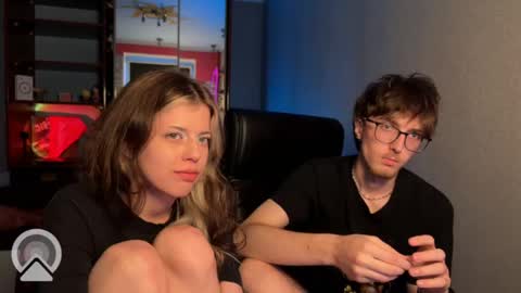 Philipp and Este online show from 05-27-26, 01:57