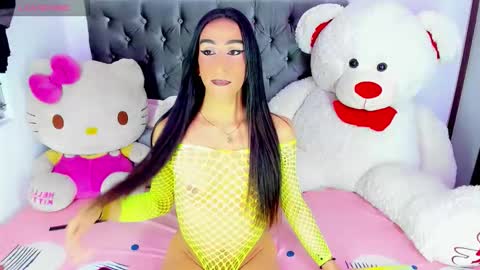 Snapshot of x_indomitable1 chatting on 11-11-25, 02:33 Maria Juliana online show from 11-11-25, 02:33