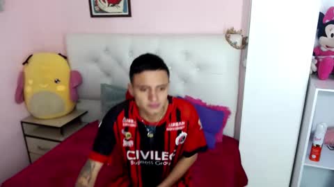 Snapshot of x_kikke_x chatting on 10-13-25, 01:44 x_kikke_x online show from 10-13-25, 01:44
