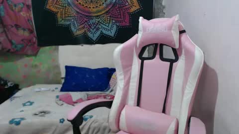 Snapshot of x_lexi_x chatting on 12-28-24, 06:17 x_lexi_x online show from 12-28-24, 06:17